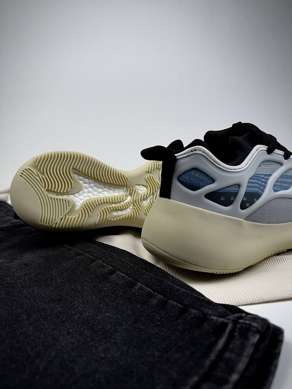 ТОП Adidas Yeezy BOOST 700 / Весна-Лето, 41-45 на Буст