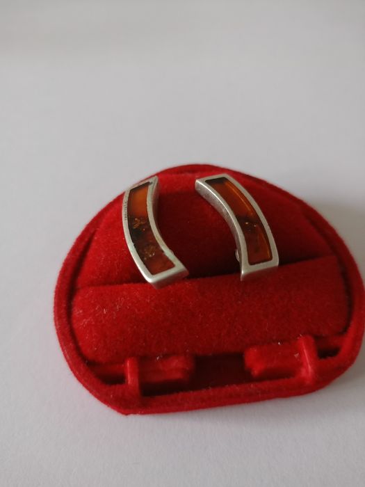 Srebrne kolczyki z bursztynem wkręcane