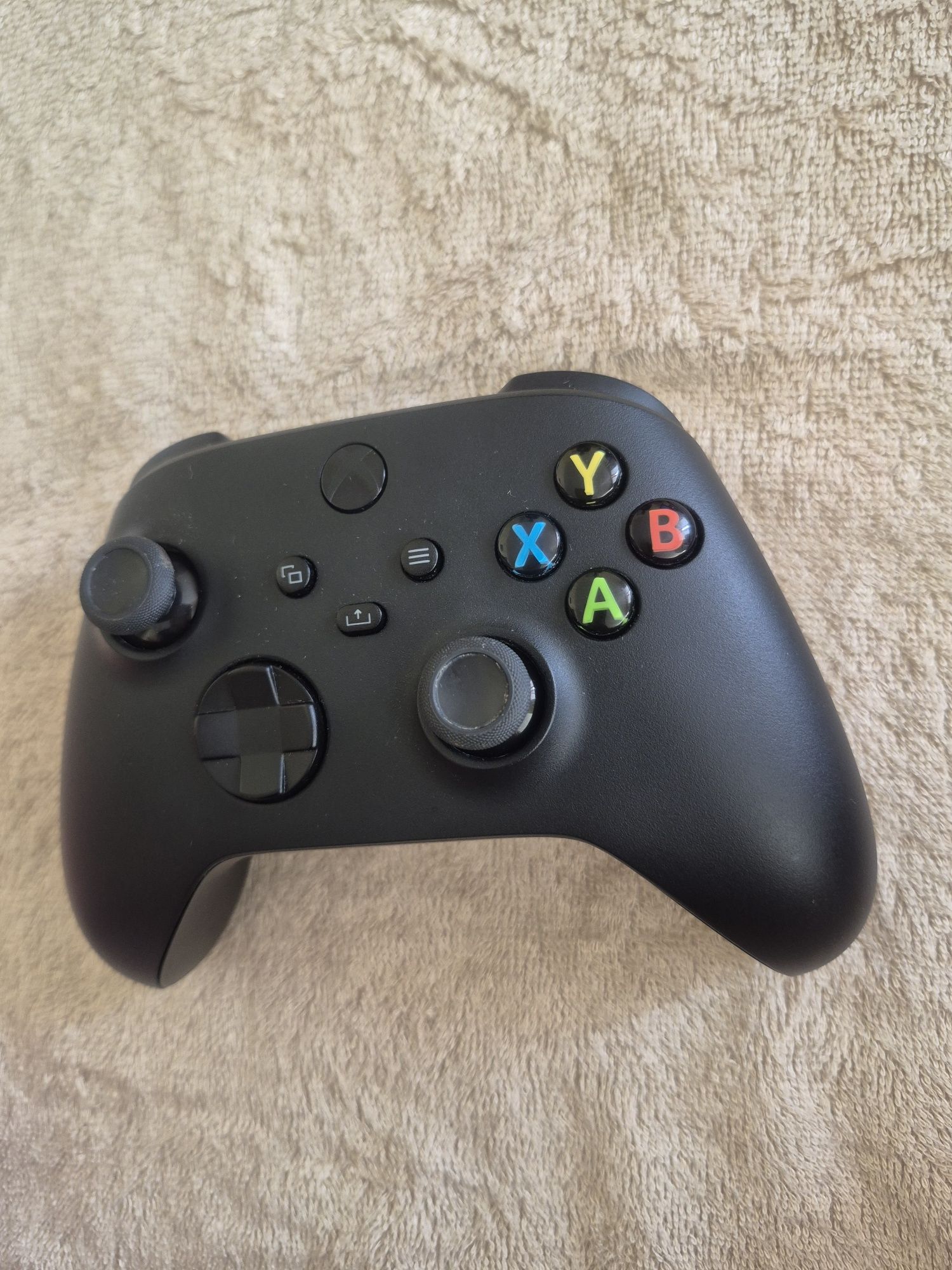 Pad do Xbox One SeriesX/S czarny oryginalny, model 1914 w pudelku