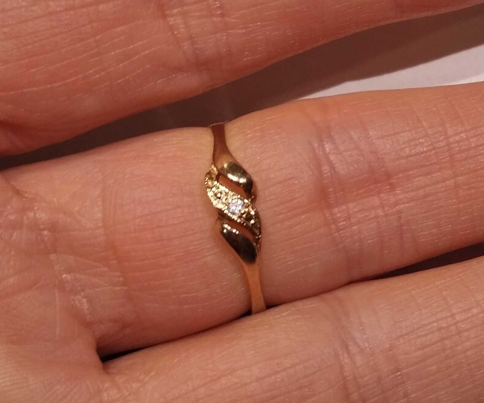 Złoty pierścionek cyrkonia złoto 14 karatów próba 585 rozmiar 16