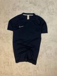 Темно-синя футболка Nike Dri-FIT з вишитим логотипом