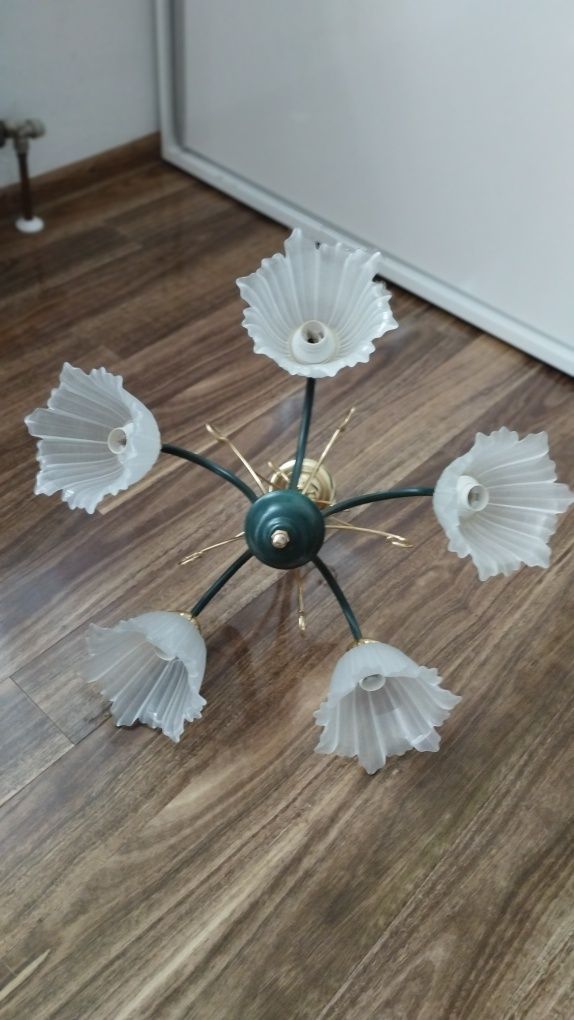 Lampa do salonu zielona