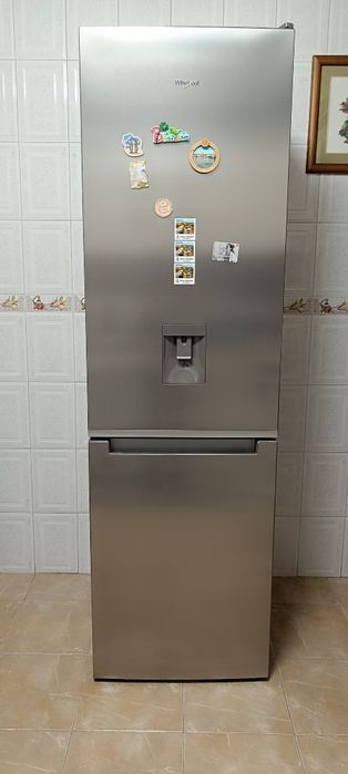 Frigorífico Whirlpool c/ dispensador de água