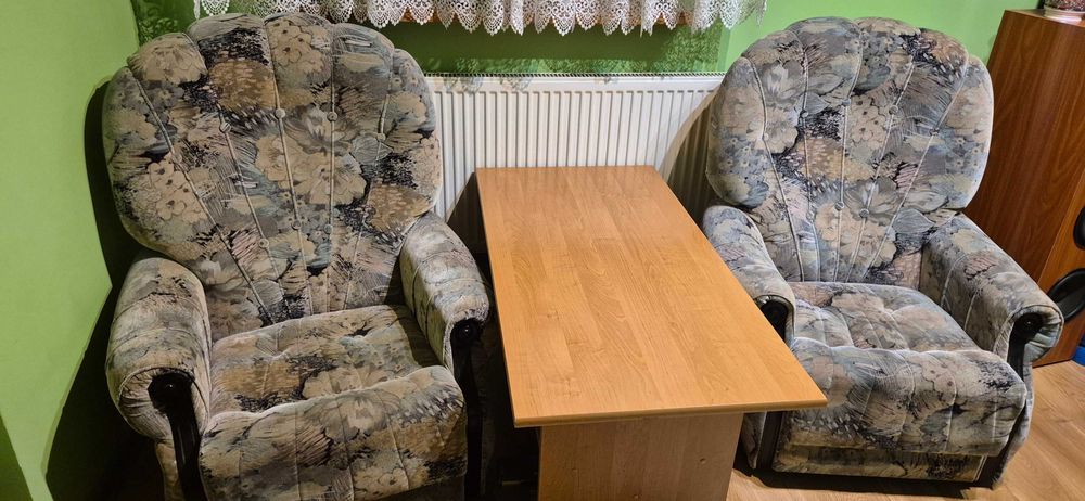 Oddam za darmo komplet ława + 2 fotele