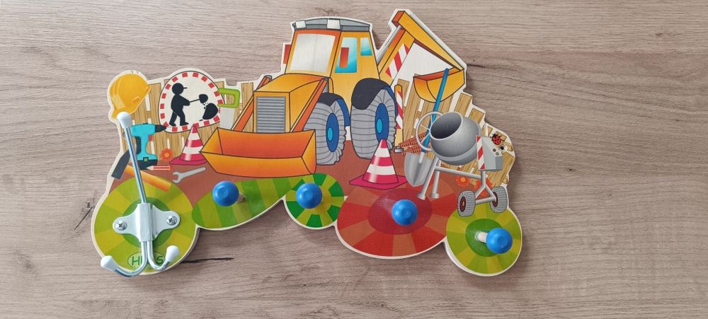 Wieszak kolorowy drewniany dla dzieci