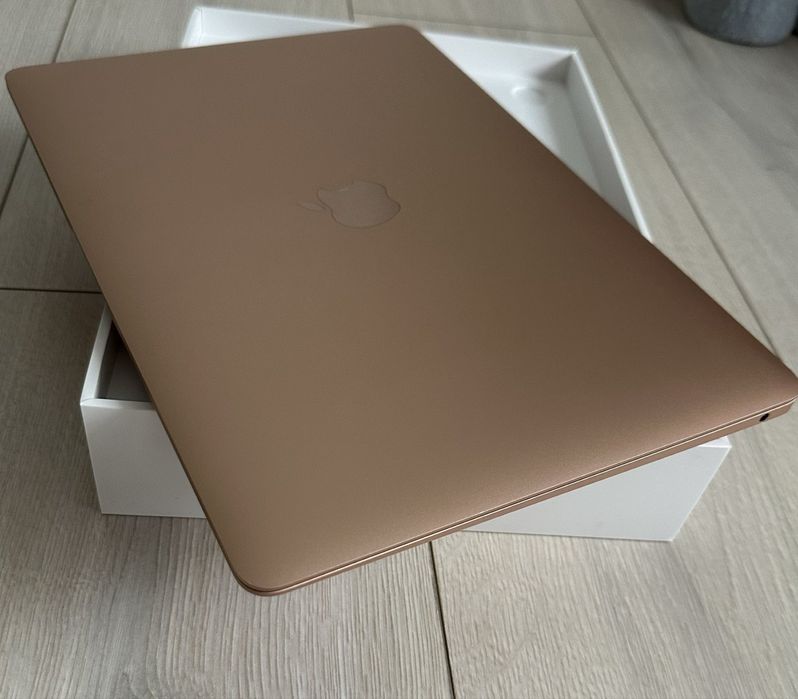 Macbook air M1 8 256  gb.
