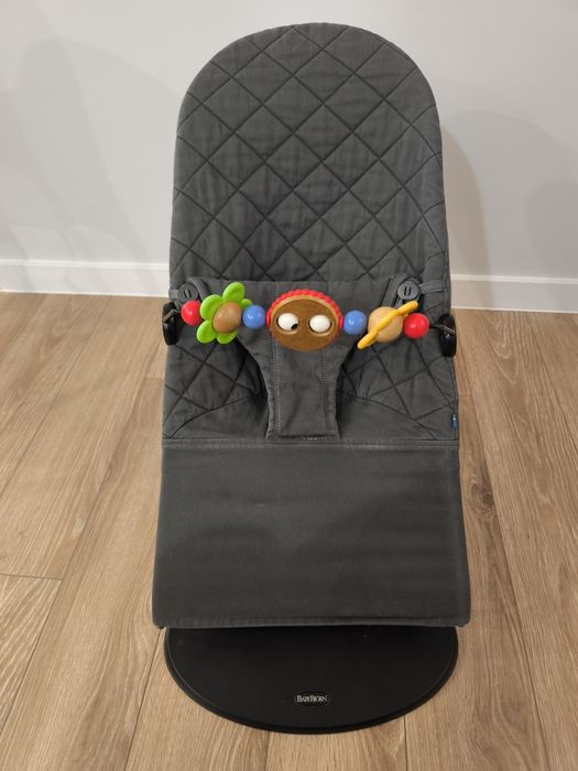 BabyBjorn leżaczek bujaczek + zabawka