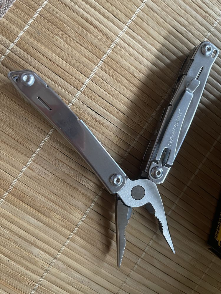 Multitool Leatherman Wingman z kaburą