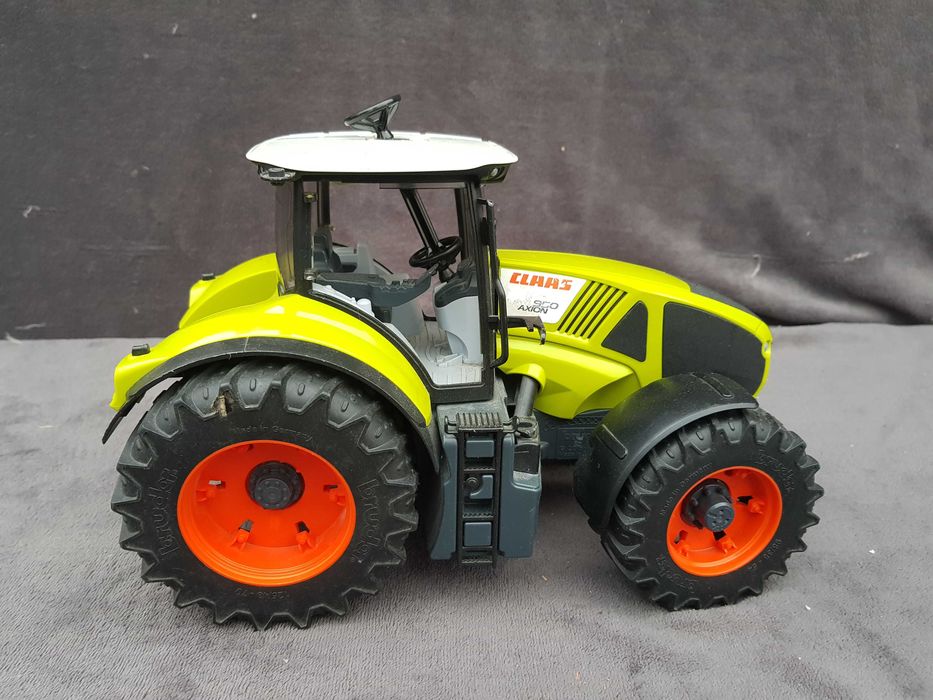 Bruder Claas Axion 950 Traktor