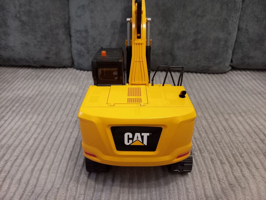 Екскаватор CAT від Bruder
