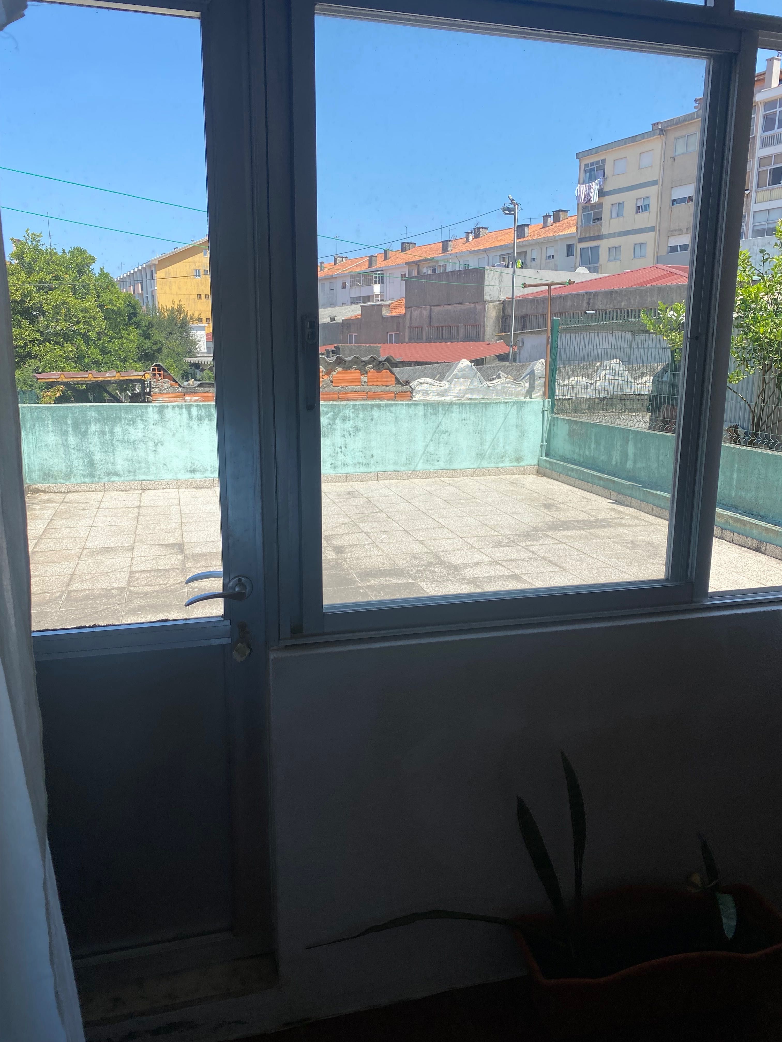 Quarto para arrendar em Zona Nobre.