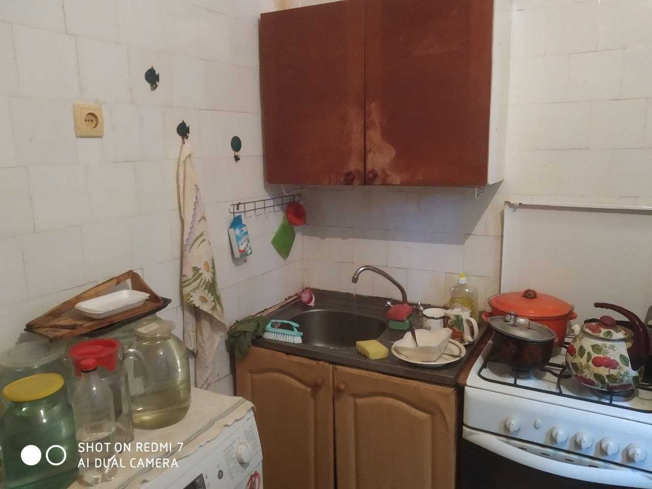 Продам 2к.кв.,комнаты раздельные,2\5,м.23 Августа,жилое,недорого