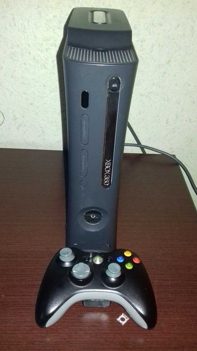 Продаю Xbox 360 Freeboot