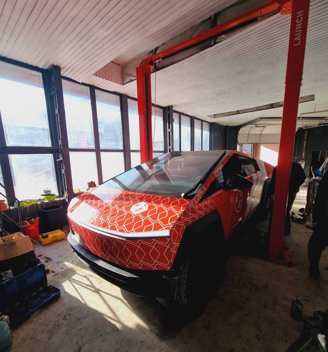 Комфортний Tesla Service на Подолі