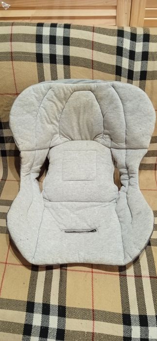 Вкладиш в автокрісло для немовлят