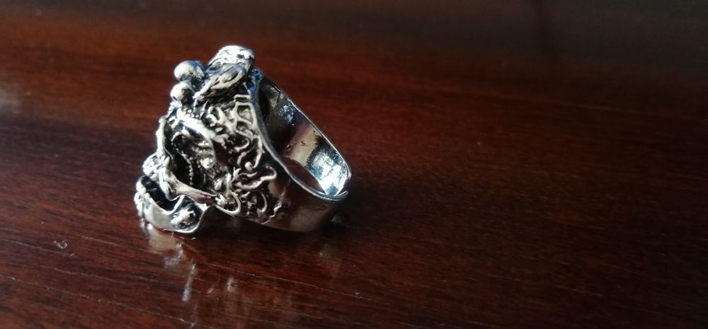 Anel Caveira ajustável