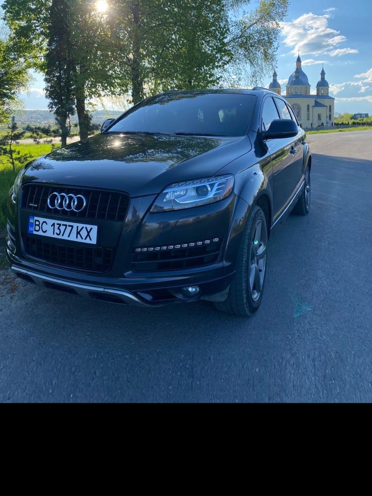 Audi Q7 black 2014