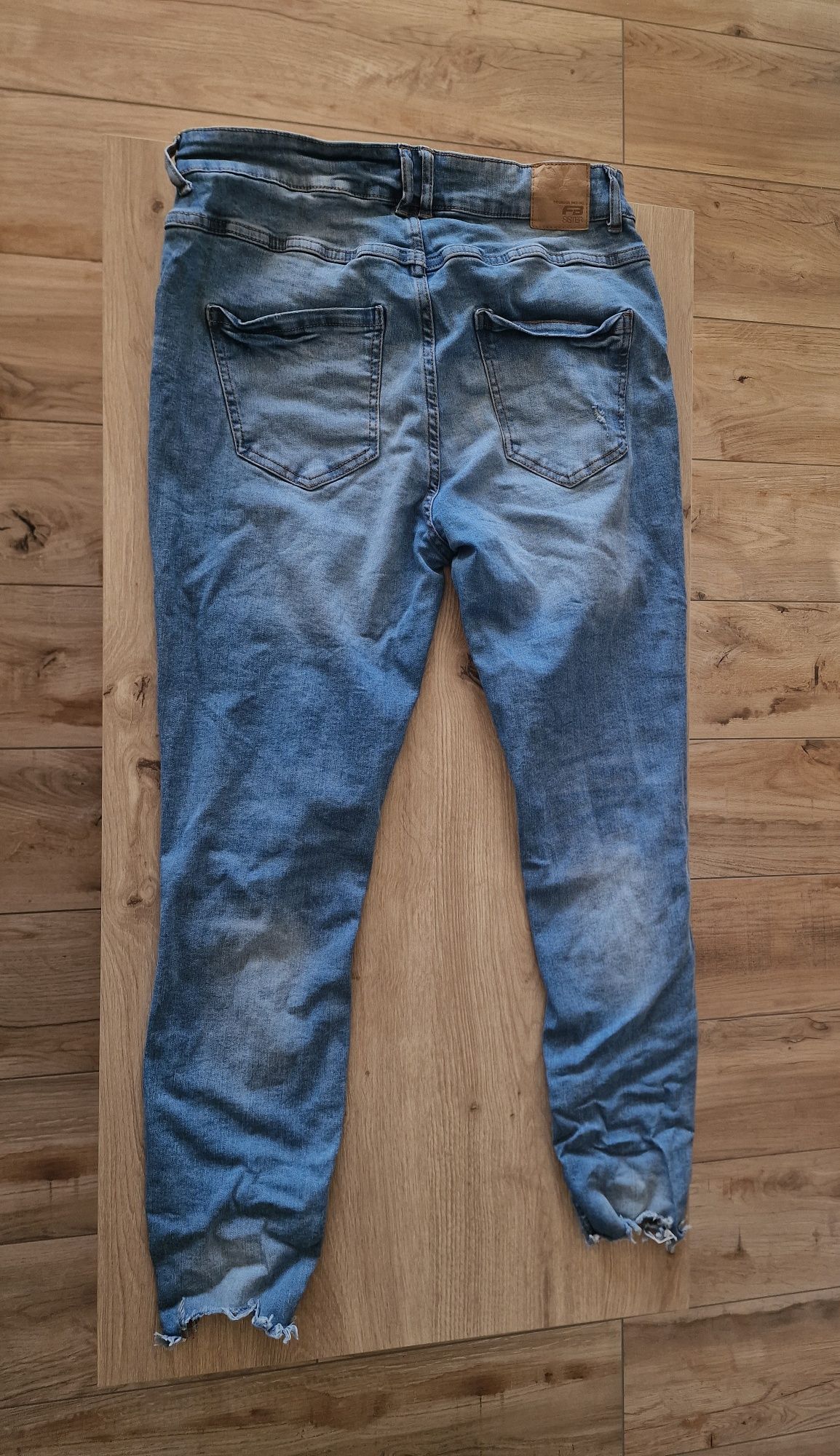 Jeans z przetarciami