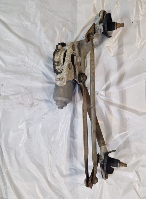 mechanizm wycieraczek toyota yaris II