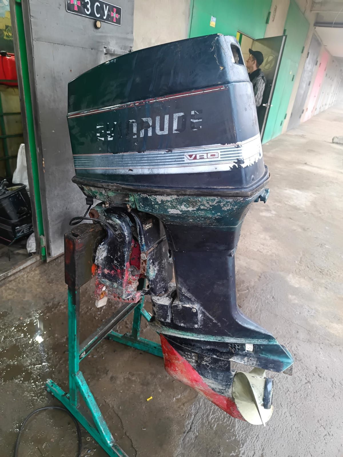 Продам лодочный мотор Evinrude 70