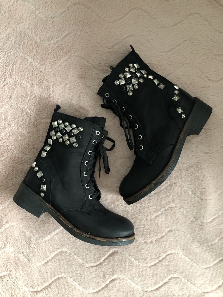 Buty botki Ovyé z ćwiekami rozmiar 36
