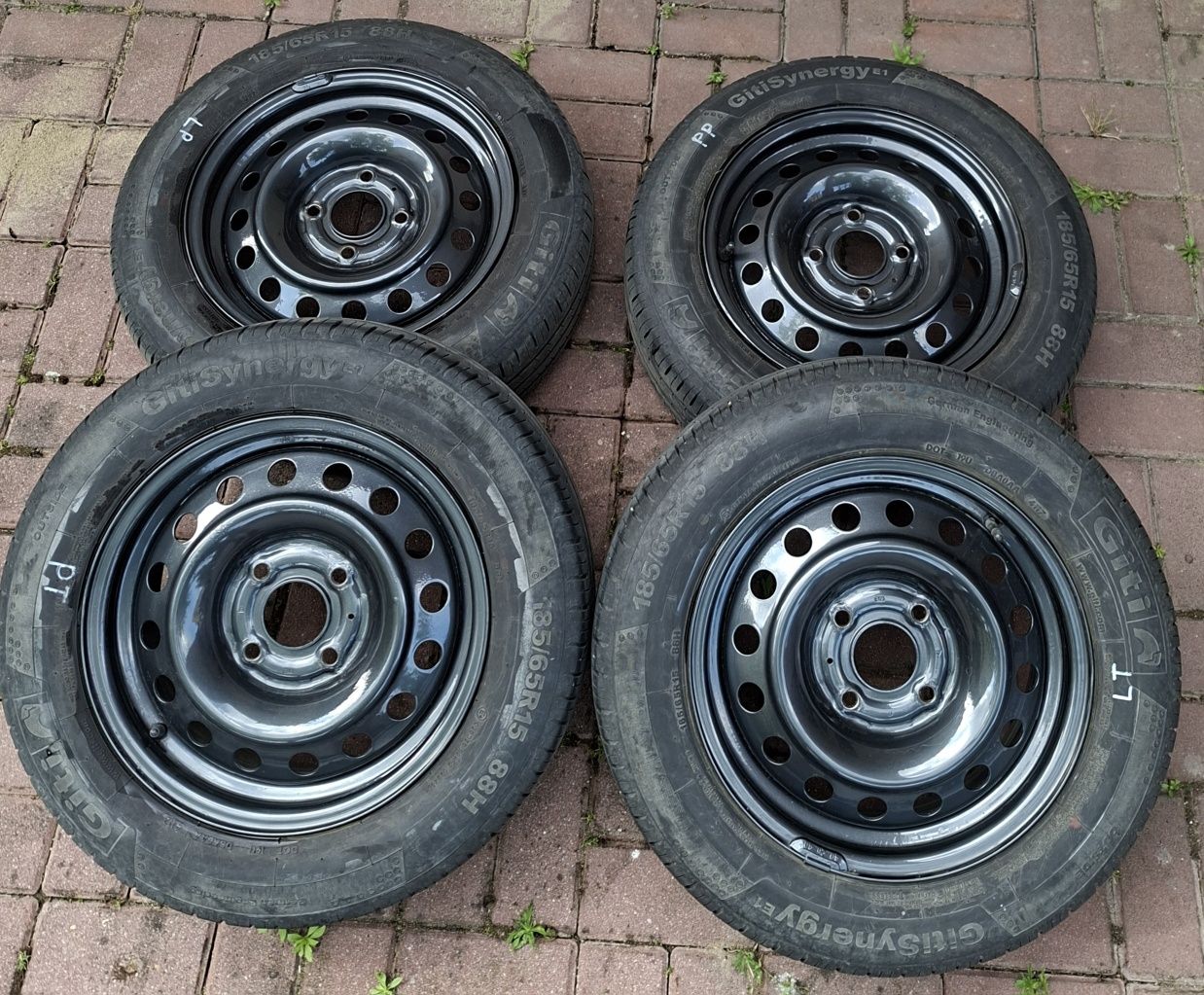 Opony na felgach letnie Nissan almera.n16 +opony zimowe