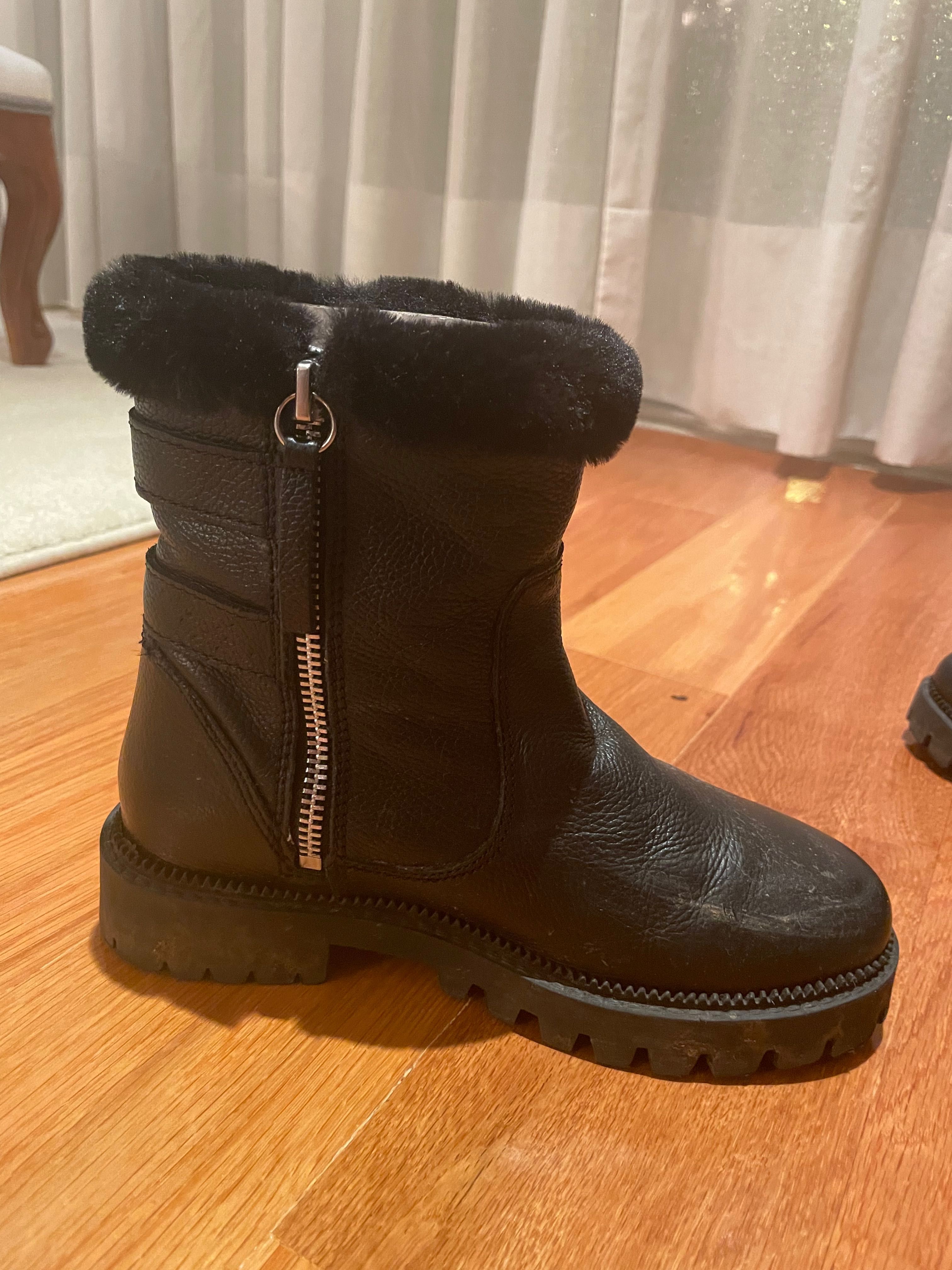 Botas pretas de cano baixo -Tma. 33