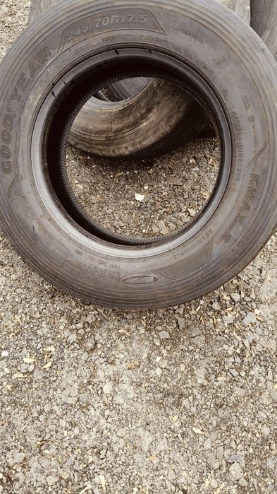 Opony przód 245/70r17.5 Goodyear KmaxS używane