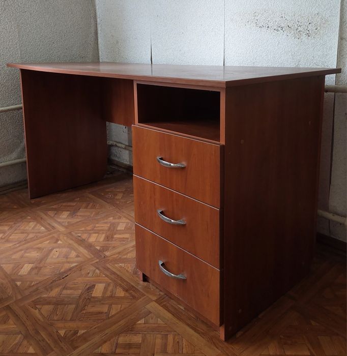 Продам стіл письмовий,