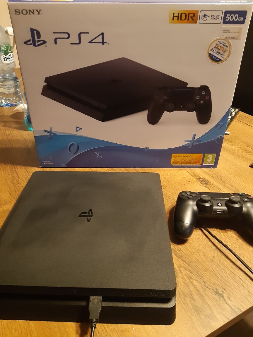 Konsola PS 4 + pad