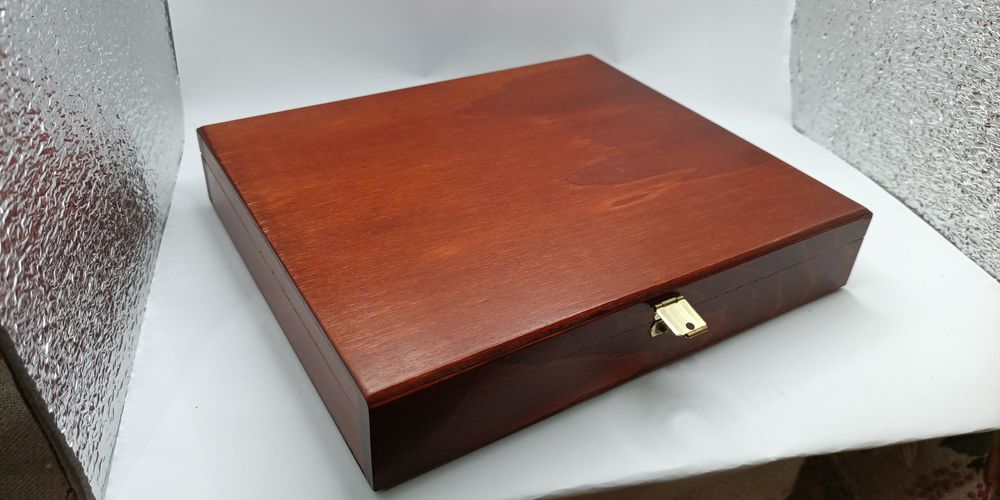 Подарунковий колекційний набір з годинника та підставки для ручок