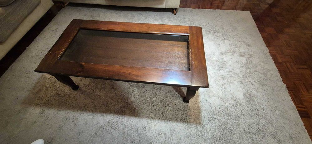 Mesa de centro em madeira e vidro
