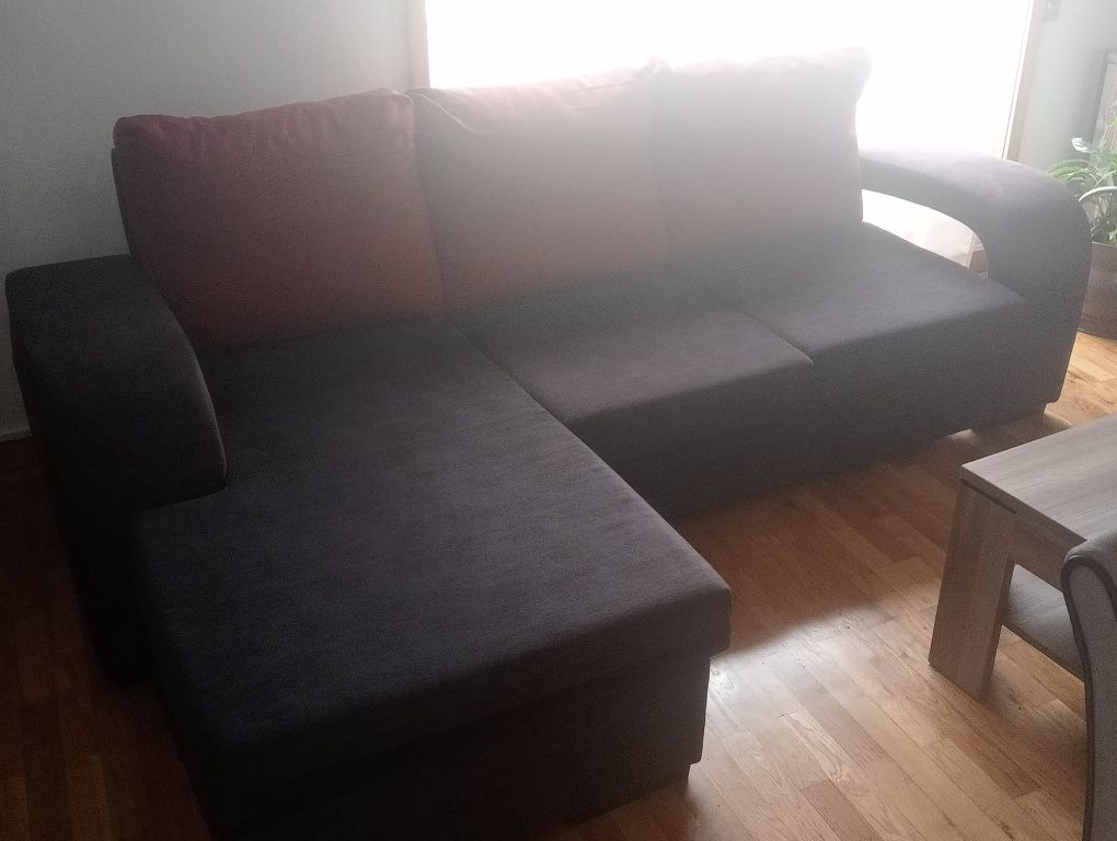 Sofá com chaise long e 2 bancos (pagamento só em dinheiro).