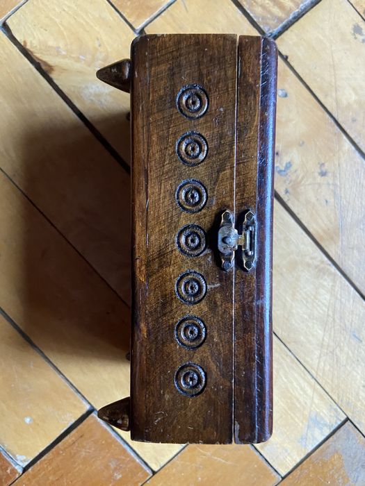 Старовинна шкатулка, шкатулка, прикраси, украшения