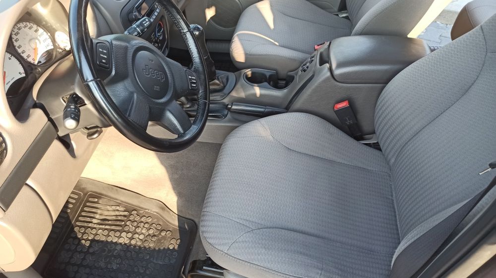 Jeep Cherokee KJ - 2,5 CRD SUPER STAN!!