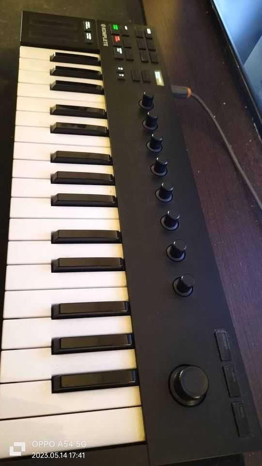 Komplete Kontrol M32