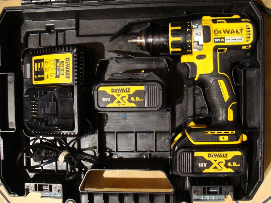 Wkrętarka  Dewalt DCD790 + 2x4Ah walizka ładowarka
