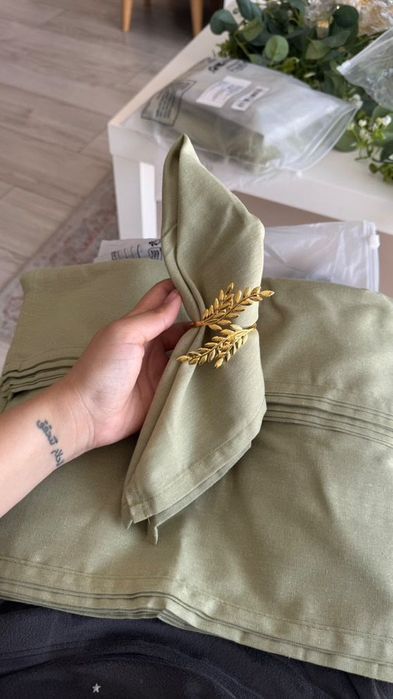 Złote obrączki na serwetki