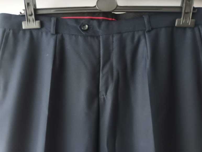 Garnitur męski, dwuczęściowy.