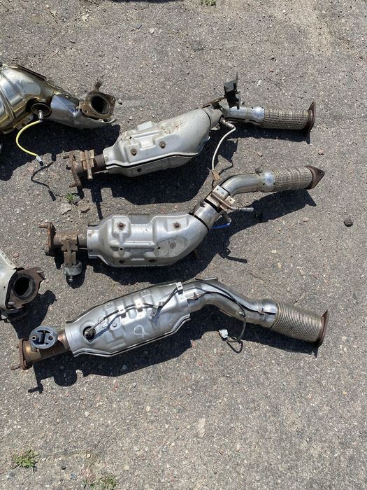 Коллектор выпускной с катализатором Nissan Rogue Т33 2021 2.5 та 1.5т