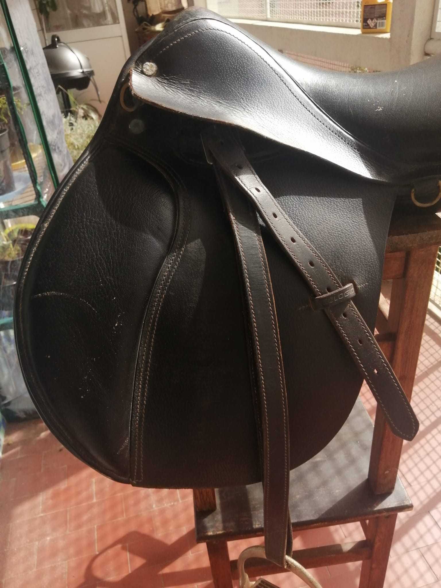 Sela cavalo 15" - Decathlon, bom estado