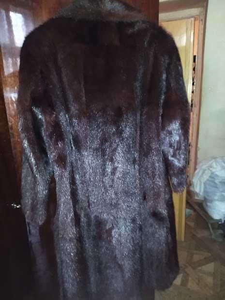 Шуба норкова, довга, вживана.