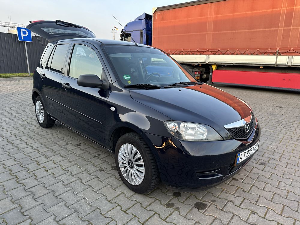 Mazda   (Машина в дуже гарному стані)