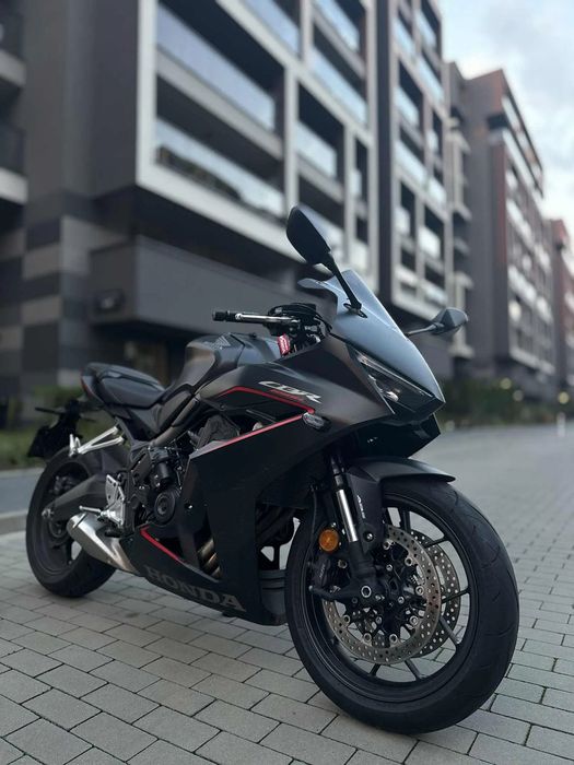 Honda CBR HONDA CBR650R e-clutch (2025)!