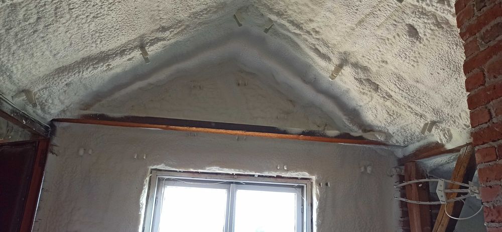 Docieplanie Pianą PUR docieplanie stropów Program Czyste Powietrze