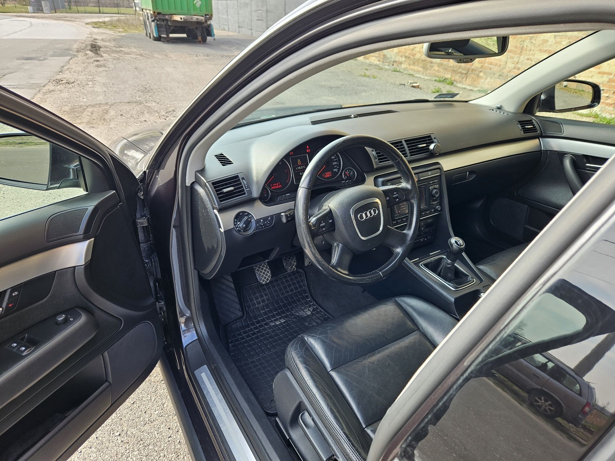 Audi a4 b7 (nie b8) Bogate wyposażenie niski brzebieg 2007r
