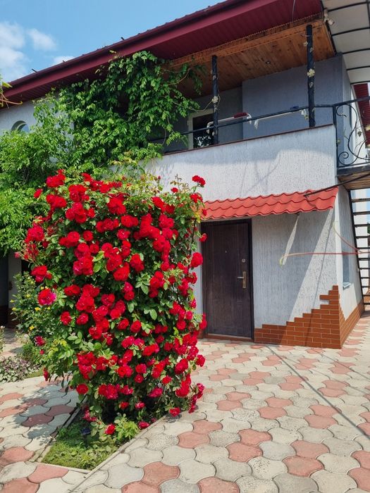 Будинок з великим критим басейном для Вас!