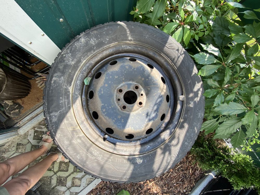 Komplet opon zimowych na kołach stalowych 195/65 R 15 T