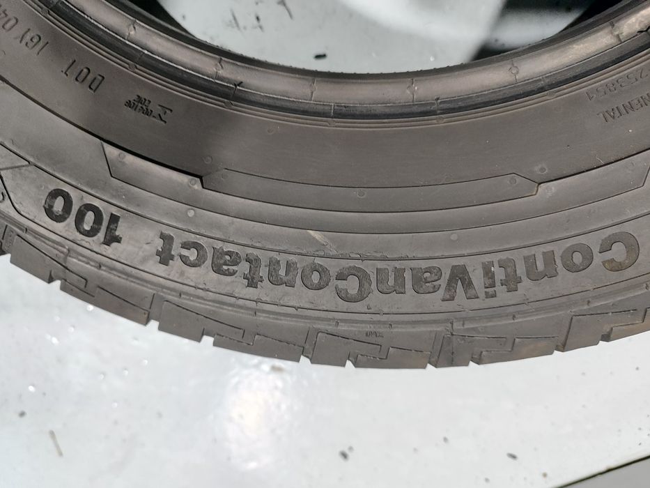 2 pneus semi novos 215-65R16C Continental - Oferta dos Portes