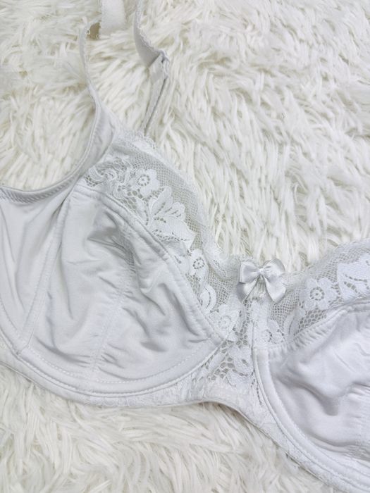 Biustonosz miękki fiszbiny 75D biały